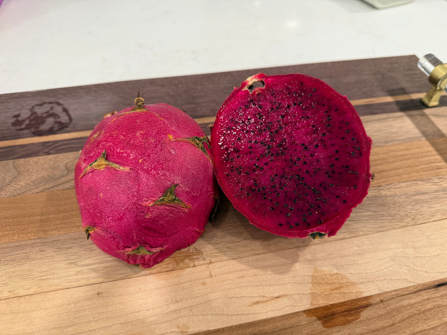 Country Roads dragon fruit live cutting