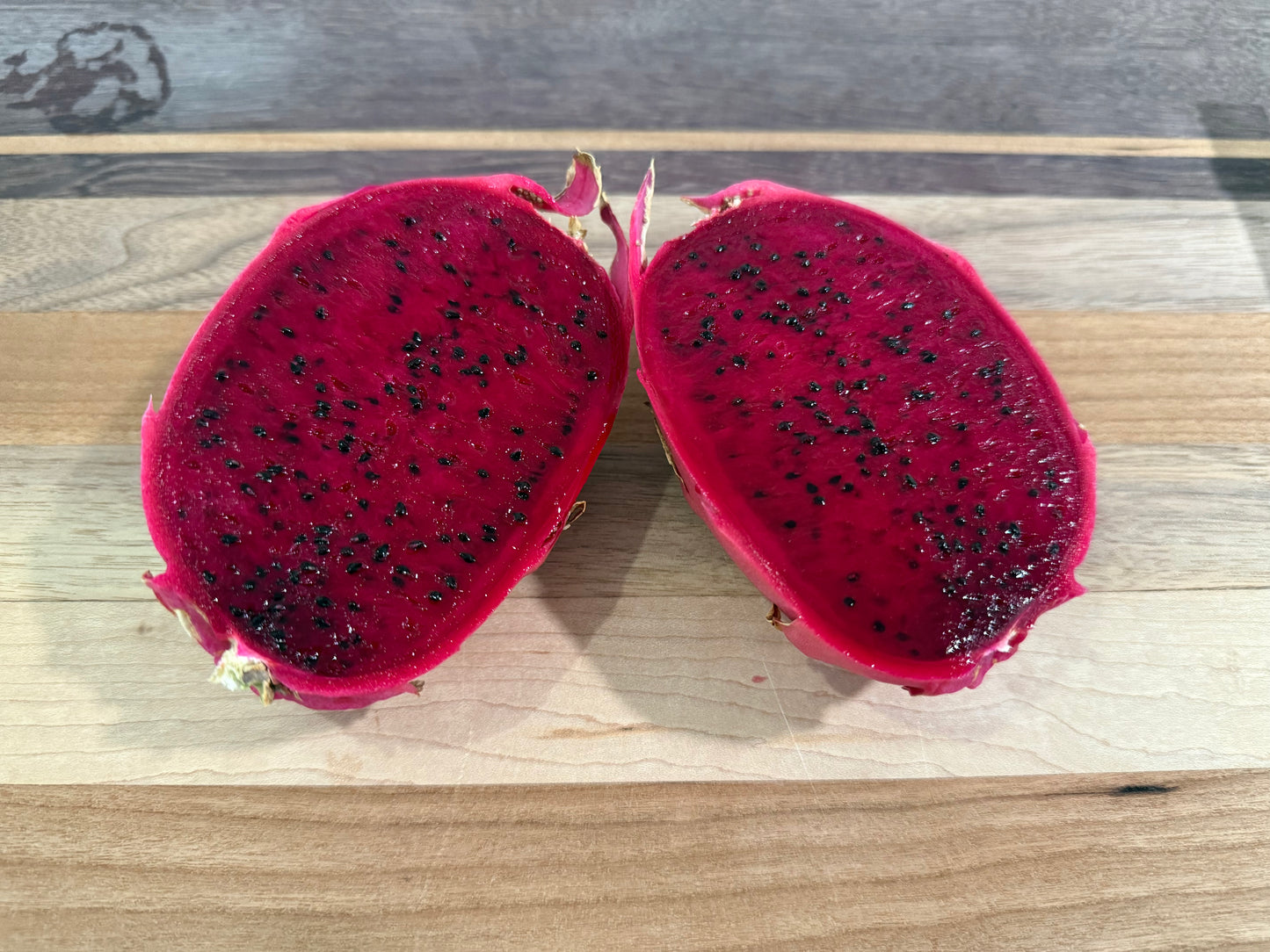 Valdivia Roja Dragon Fruit live plants and cuttings